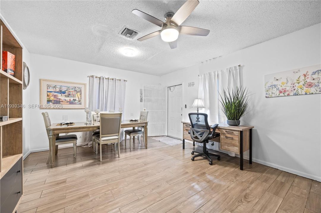 Recently Rented: $2,650 (3 beds, 1 baths, 2130 Square Feet)