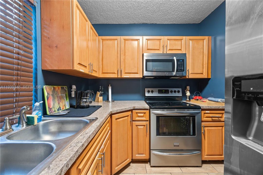 Recently Rented: $2,650 (3 beds, 1 baths, 2130 Square Feet)