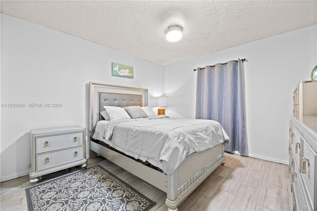 Recently Rented: $2,650 (3 beds, 1 baths, 2130 Square Feet)