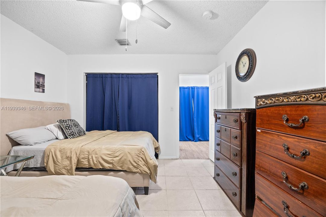 Recently Rented: $2,650 (3 beds, 1 baths, 2130 Square Feet)