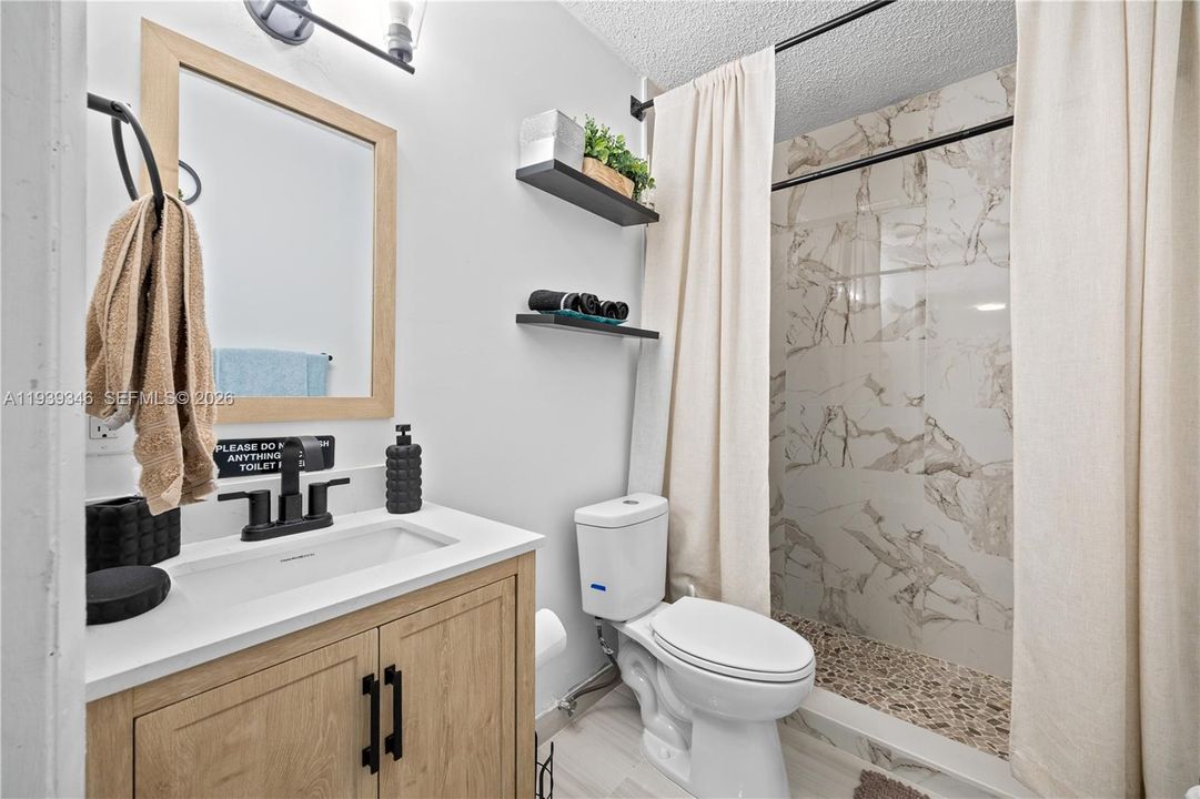 Recently Rented: $2,650 (3 beds, 1 baths, 2130 Square Feet)