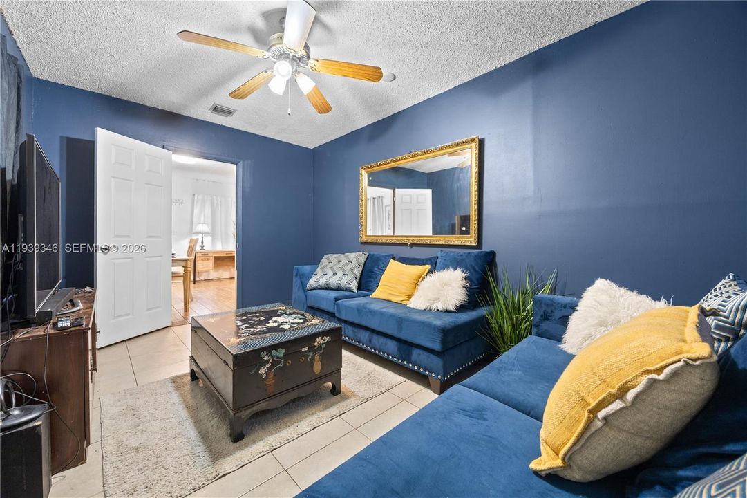 Recently Rented: $2,650 (3 beds, 1 baths, 2130 Square Feet)