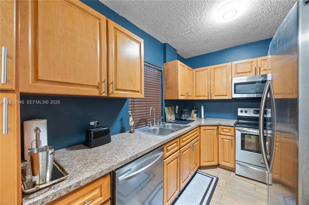 Recently Rented: $2,650 (3 beds, 1 baths, 2130 Square Feet)