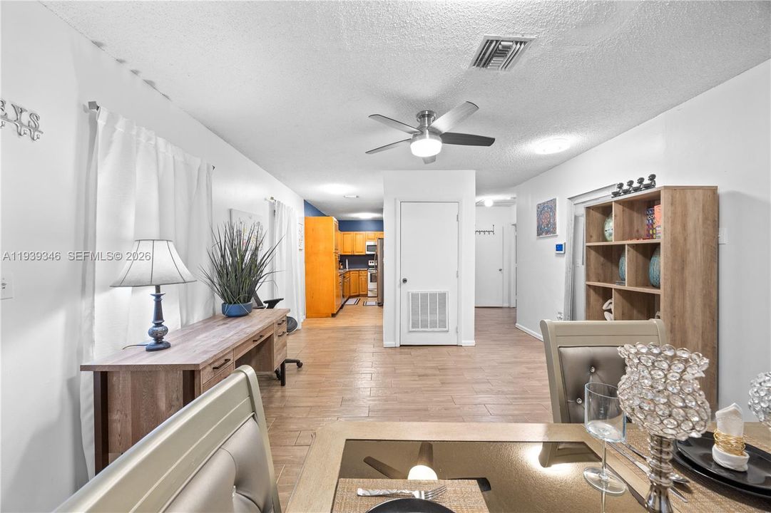 Recently Rented: $2,650 (3 beds, 1 baths, 2130 Square Feet)