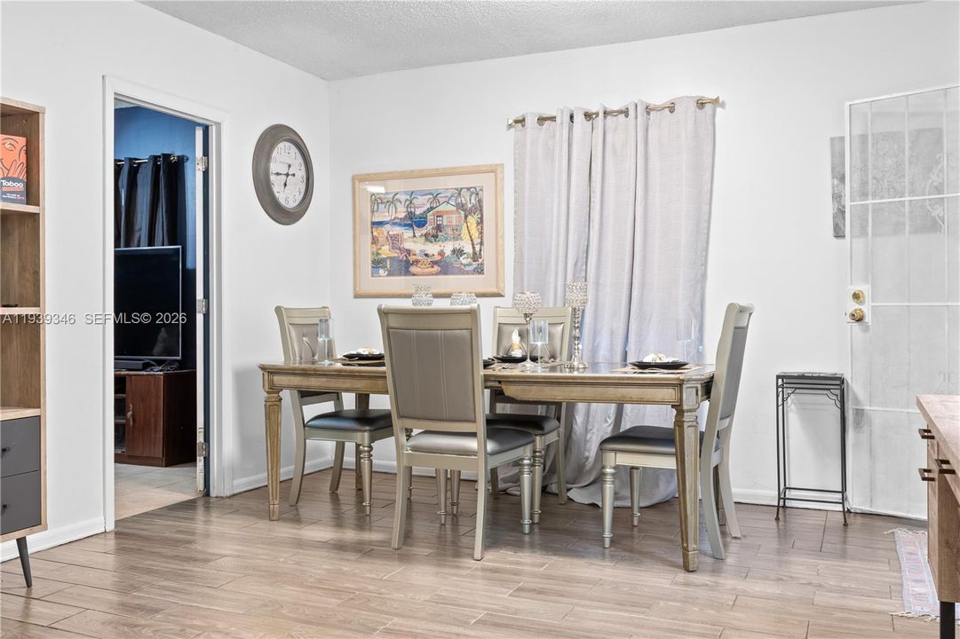 Recently Rented: $2,650 (3 beds, 1 baths, 2130 Square Feet)