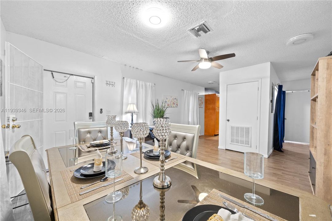 Recently Rented: $2,650 (3 beds, 1 baths, 2130 Square Feet)