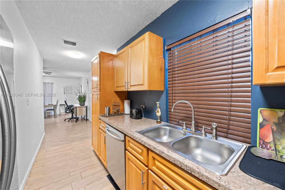 Recently Rented: $2,650 (3 beds, 1 baths, 2130 Square Feet)