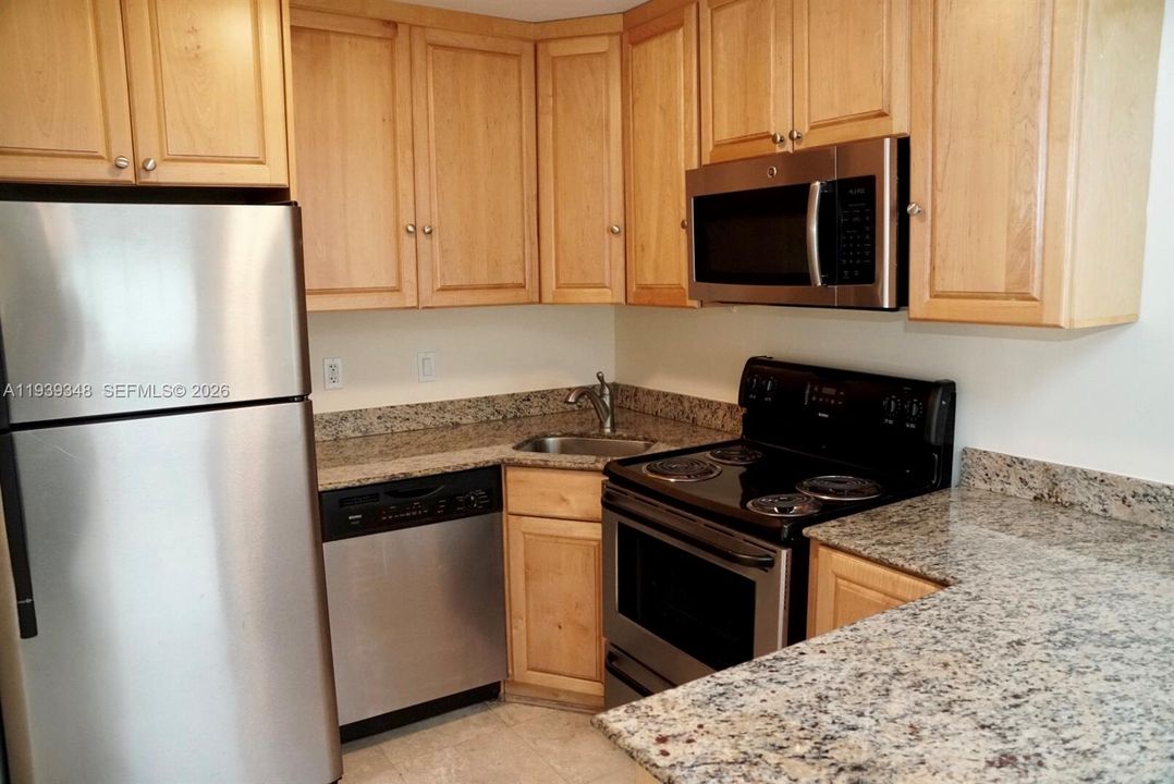 出租: $2,285 (1 贝兹, 1 浴室, 641 平方英尺)