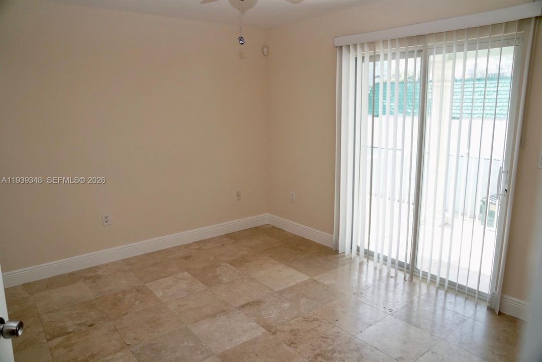 出租: $2,285 (1 贝兹, 1 浴室, 641 平方英尺)