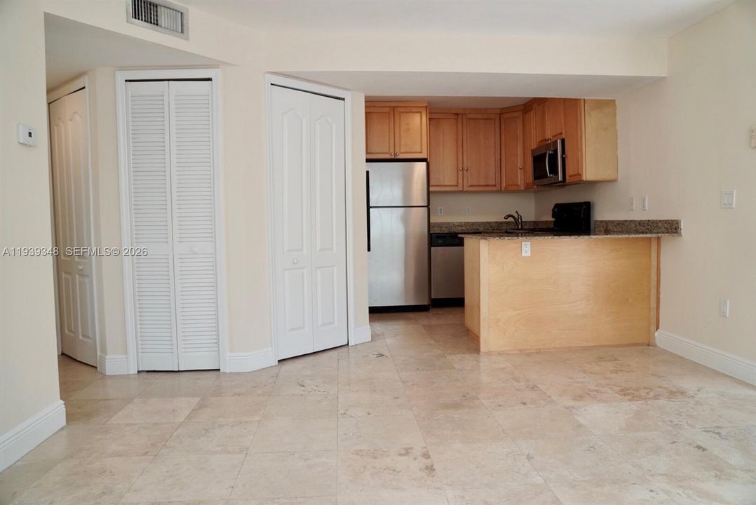 出租: $2,285 (1 贝兹, 1 浴室, 641 平方英尺)