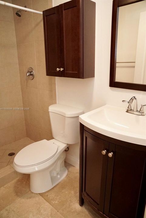 出租: $2,285 (1 贝兹, 1 浴室, 641 平方英尺)