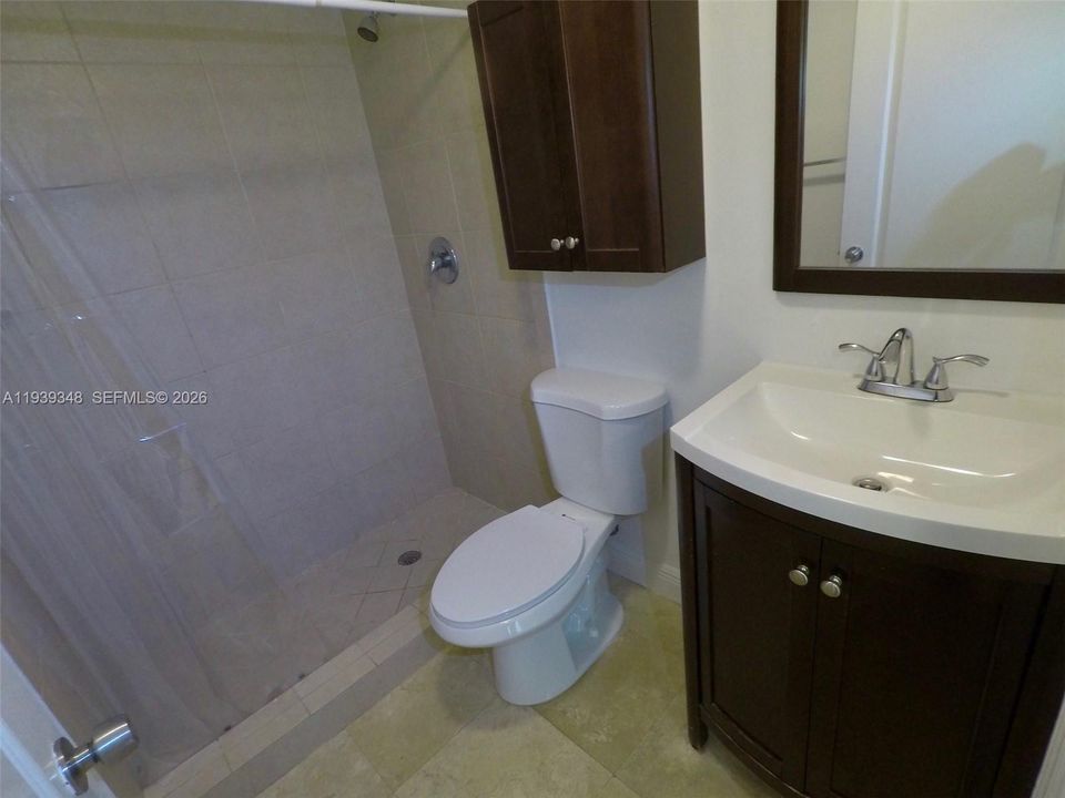 出租: $2,285 (1 贝兹, 1 浴室, 641 平方英尺)