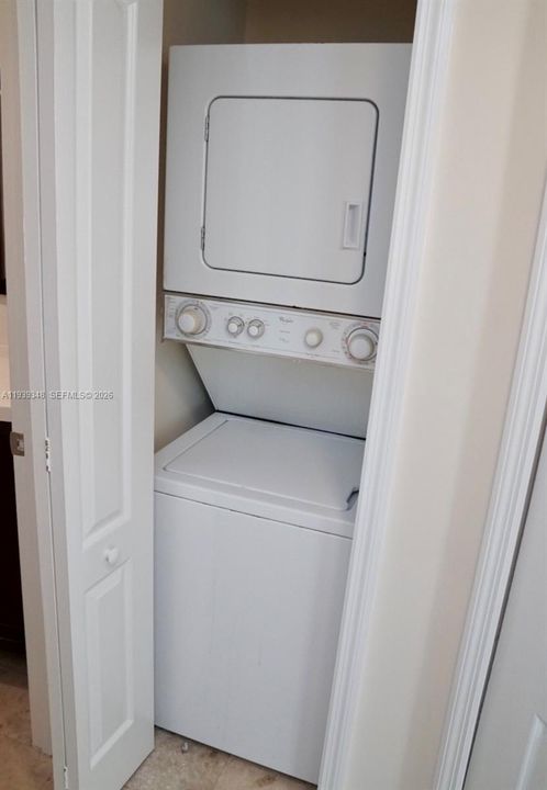 出租: $2,285 (1 贝兹, 1 浴室, 641 平方英尺)