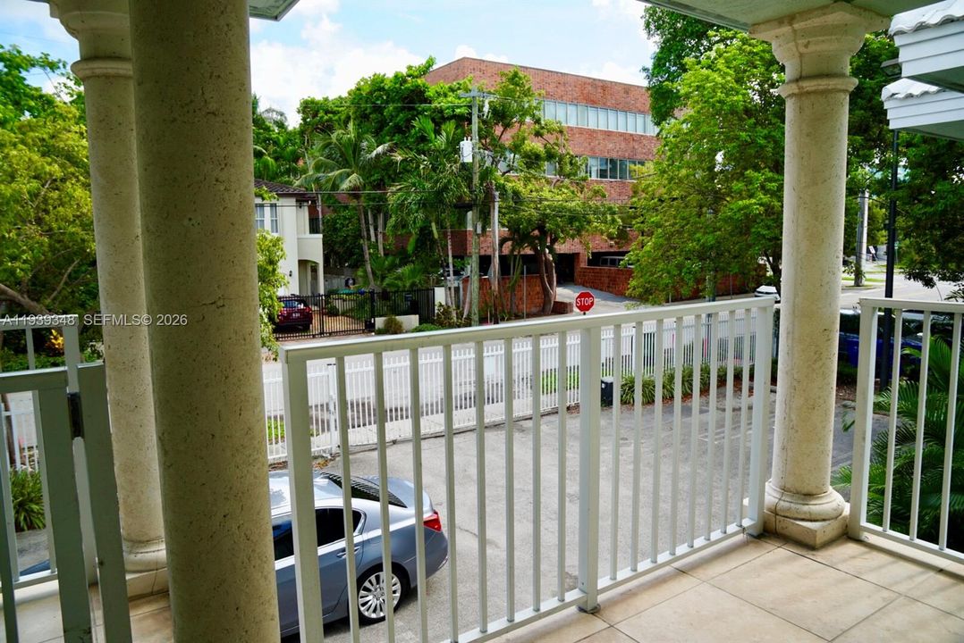 出租: $2,285 (1 贝兹, 1 浴室, 641 平方英尺)