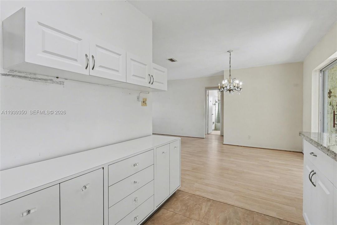 待售: $295,000 (2 贝兹, 2 浴室, 1353 平方英尺)