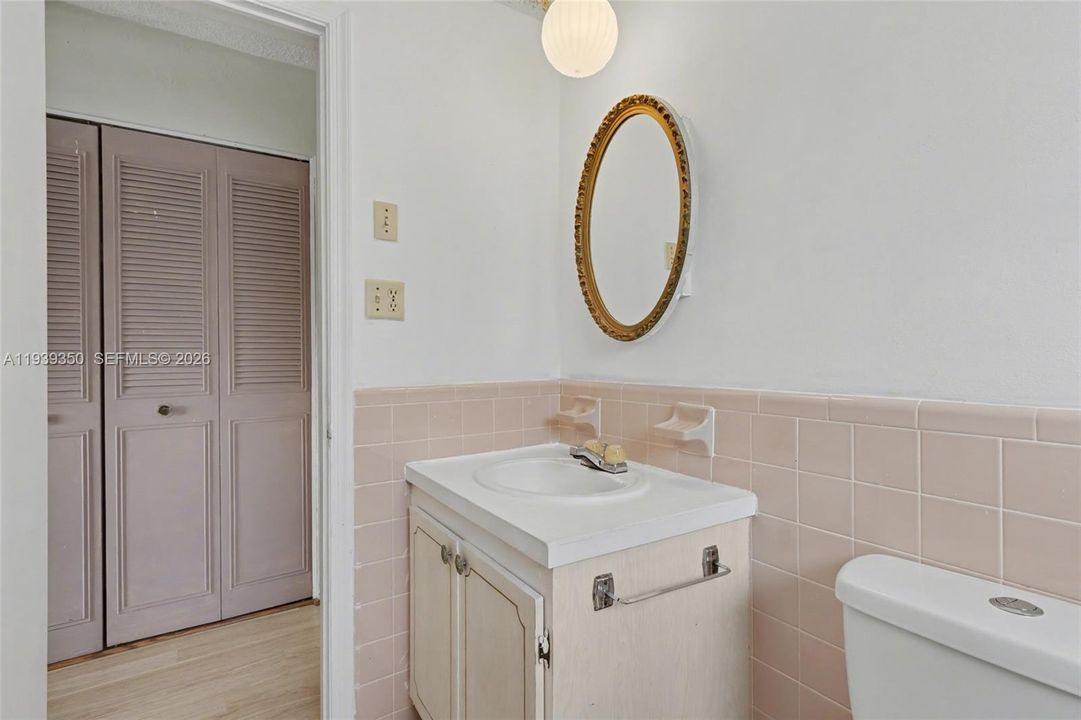 待售: $295,000 (2 贝兹, 2 浴室, 1353 平方英尺)