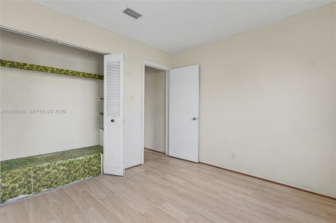 待售: $295,000 (2 贝兹, 2 浴室, 1353 平方英尺)