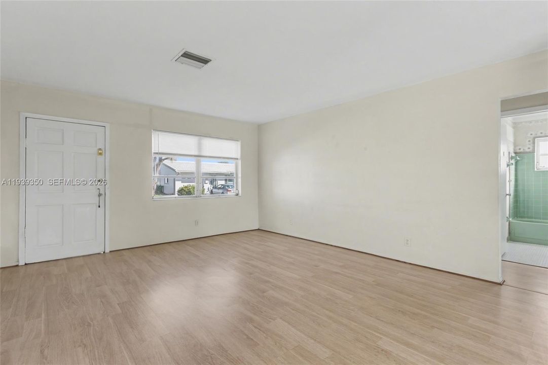 待售: $295,000 (2 贝兹, 2 浴室, 1353 平方英尺)