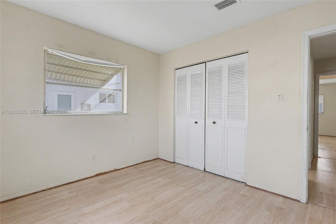 待售: $295,000 (2 贝兹, 2 浴室, 1353 平方英尺)