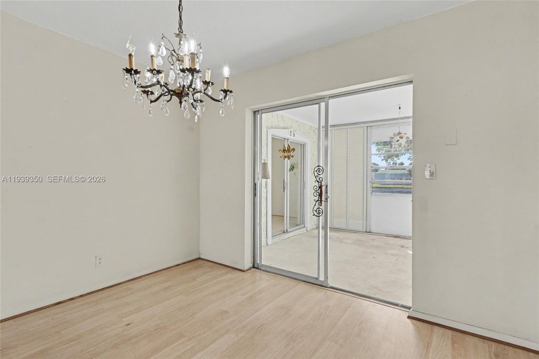 待售: $295,000 (2 贝兹, 2 浴室, 1353 平方英尺)