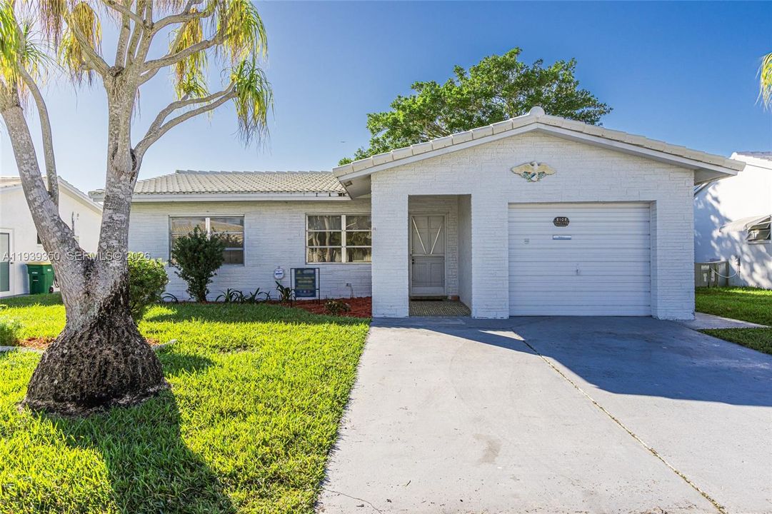 待售: $295,000 (2 贝兹, 2 浴室, 1353 平方英尺)