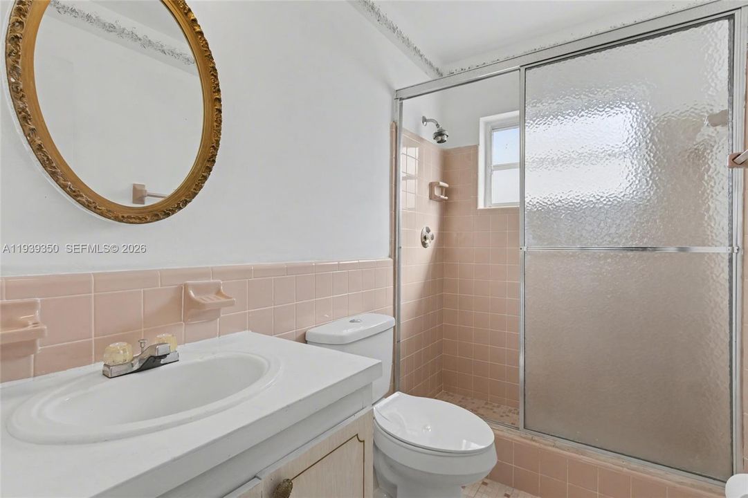 待售: $295,000 (2 贝兹, 2 浴室, 1353 平方英尺)