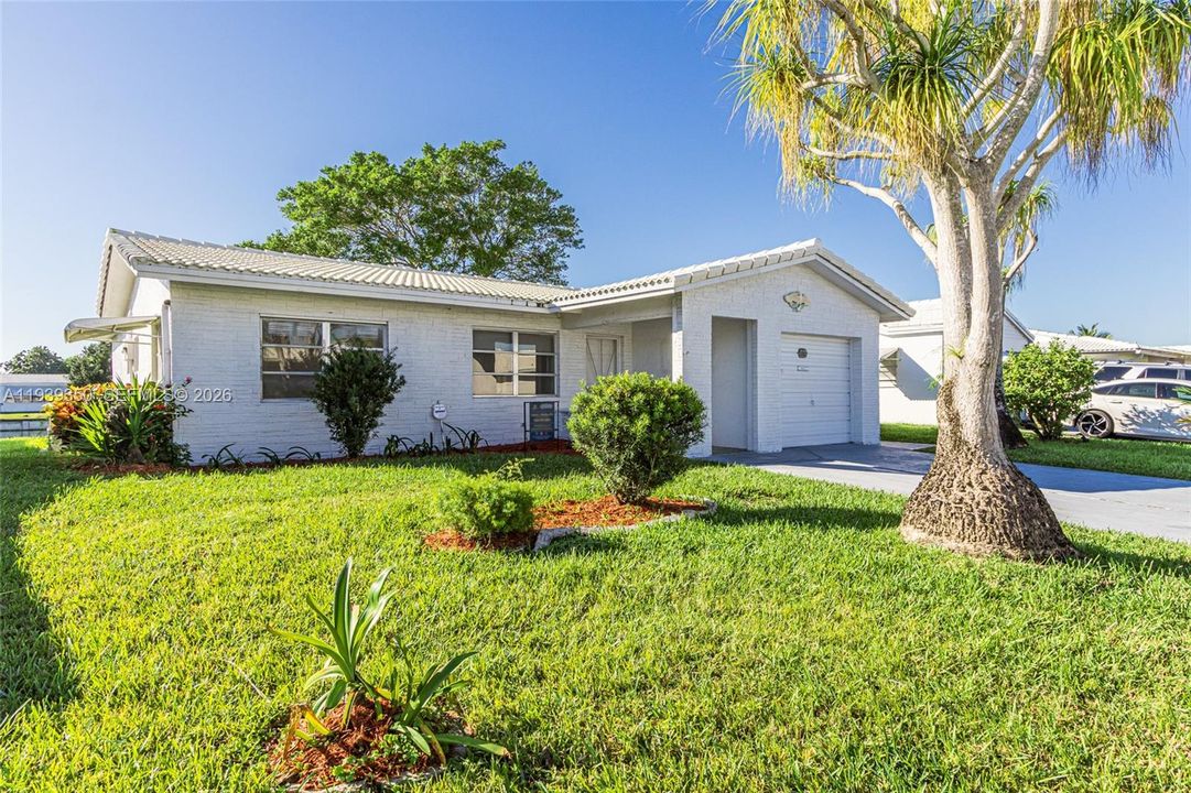 待售: $295,000 (2 贝兹, 2 浴室, 1353 平方英尺)