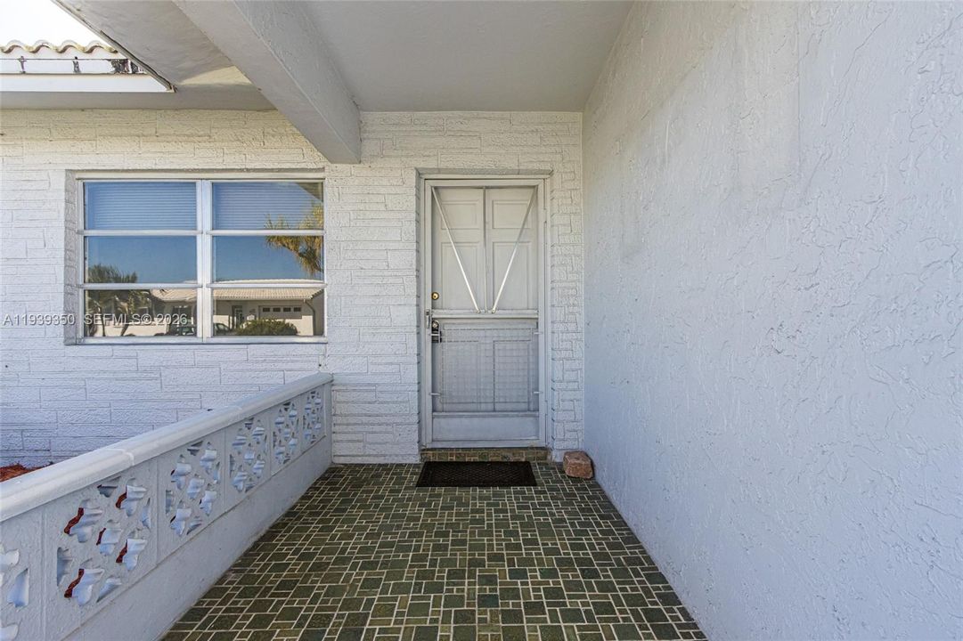 待售: $295,000 (2 贝兹, 2 浴室, 1353 平方英尺)