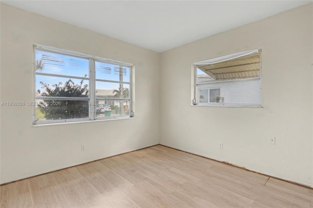 待售: $295,000 (2 贝兹, 2 浴室, 1353 平方英尺)