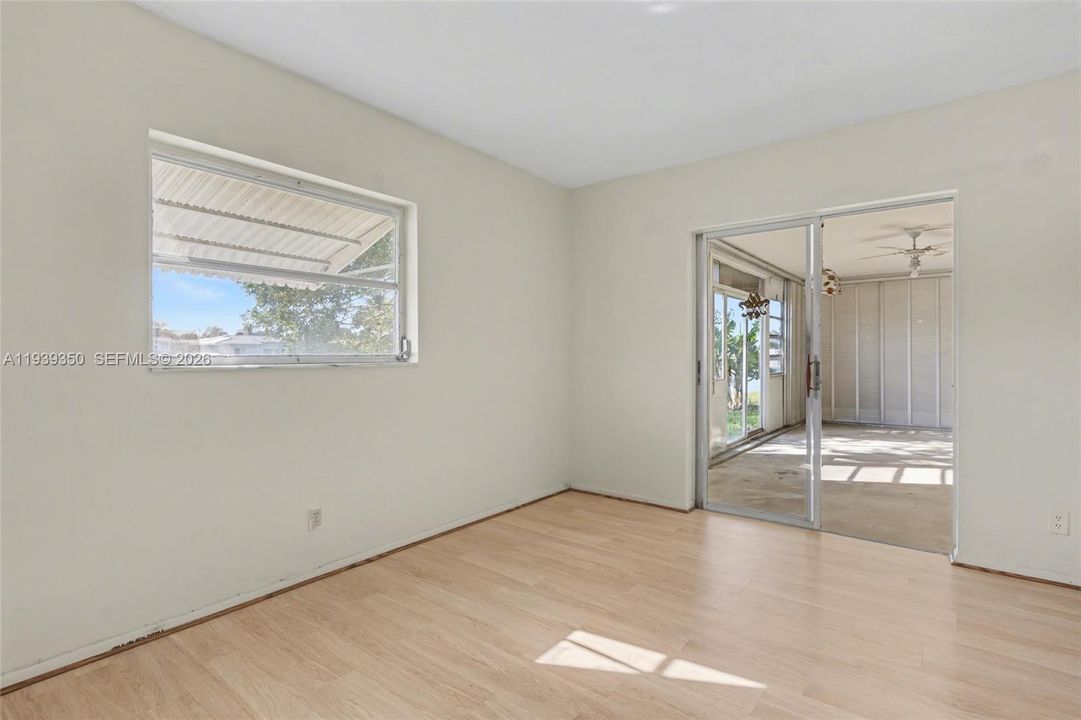 待售: $295,000 (2 贝兹, 2 浴室, 1353 平方英尺)