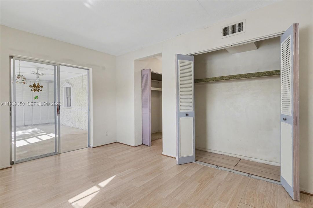 待售: $295,000 (2 贝兹, 2 浴室, 1353 平方英尺)