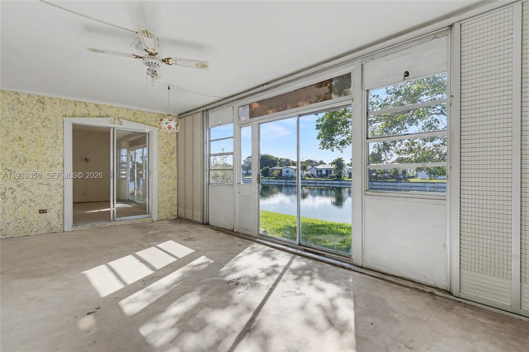 待售: $295,000 (2 贝兹, 2 浴室, 1353 平方英尺)