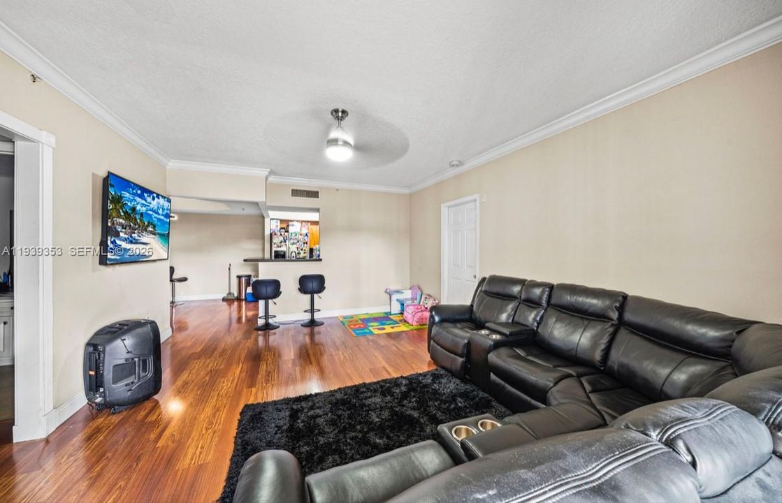 For Sale: $2,550 (0 beds, 0 baths, 1130 Square Feet)