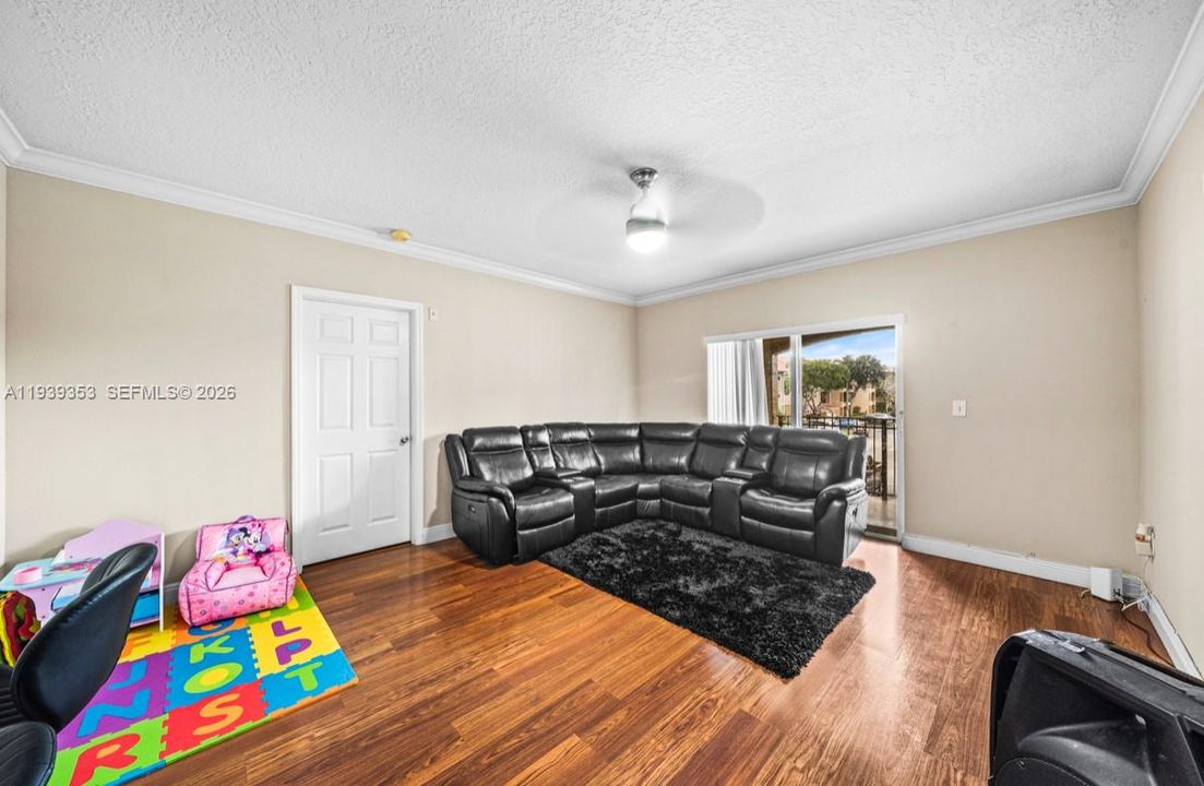 For Sale: $2,550 (0 beds, 0 baths, 1130 Square Feet)