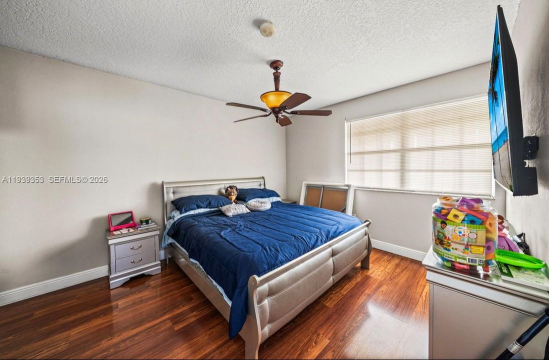 For Sale: $2,550 (0 beds, 0 baths, 1130 Square Feet)