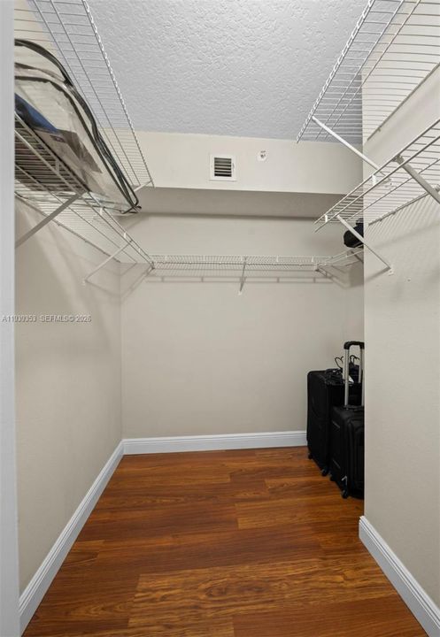 For Sale: $2,550 (0 beds, 0 baths, 1130 Square Feet)