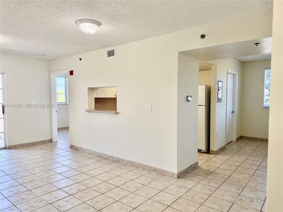 В аренду: $1,950 (1 спален, 1 ванн, 34062 Квадратных фут)