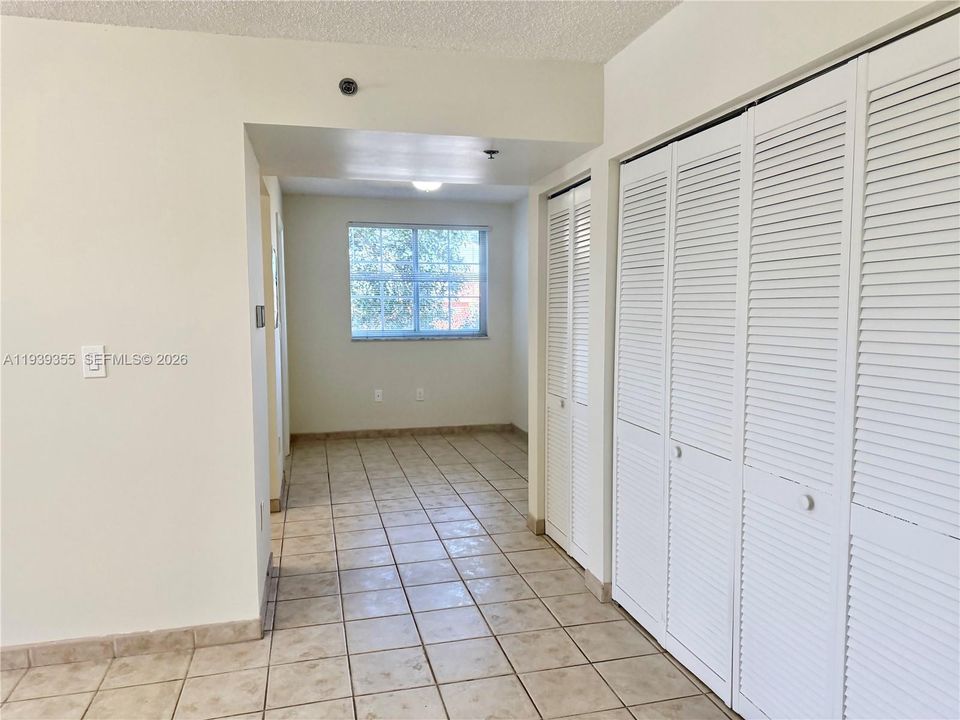 В аренду: $1,950 (1 спален, 1 ванн, 34062 Квадратных фут)