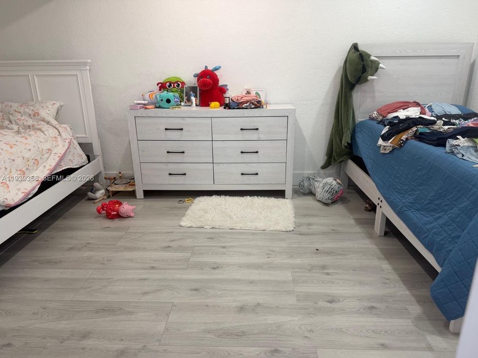 На продажу: $585,000 (6 спален, 2 ванн, 1544 Квадратных фут)