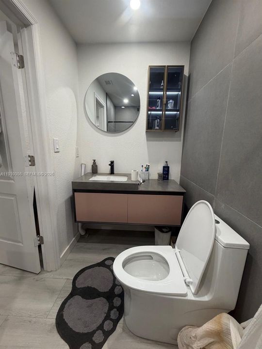 На продажу: $585,000 (6 спален, 2 ванн, 1544 Квадратных фут)