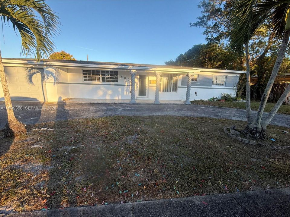 На продажу: $585,000 (6 спален, 2 ванн, 1544 Квадратных фут)