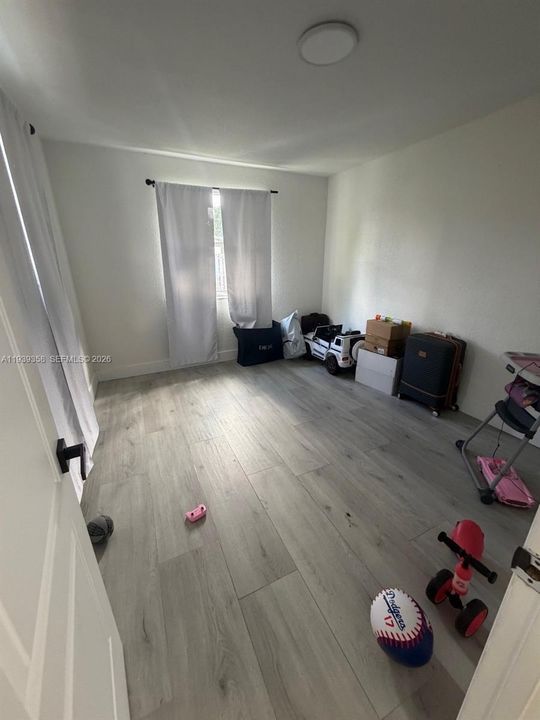 На продажу: $585,000 (6 спален, 2 ванн, 1544 Квадратных фут)