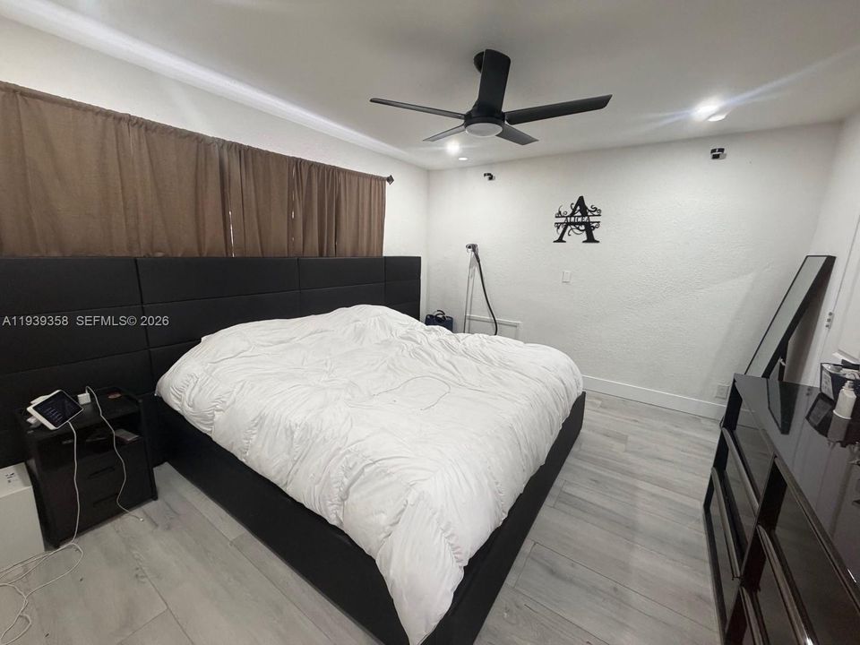 На продажу: $585,000 (6 спален, 2 ванн, 1544 Квадратных фут)