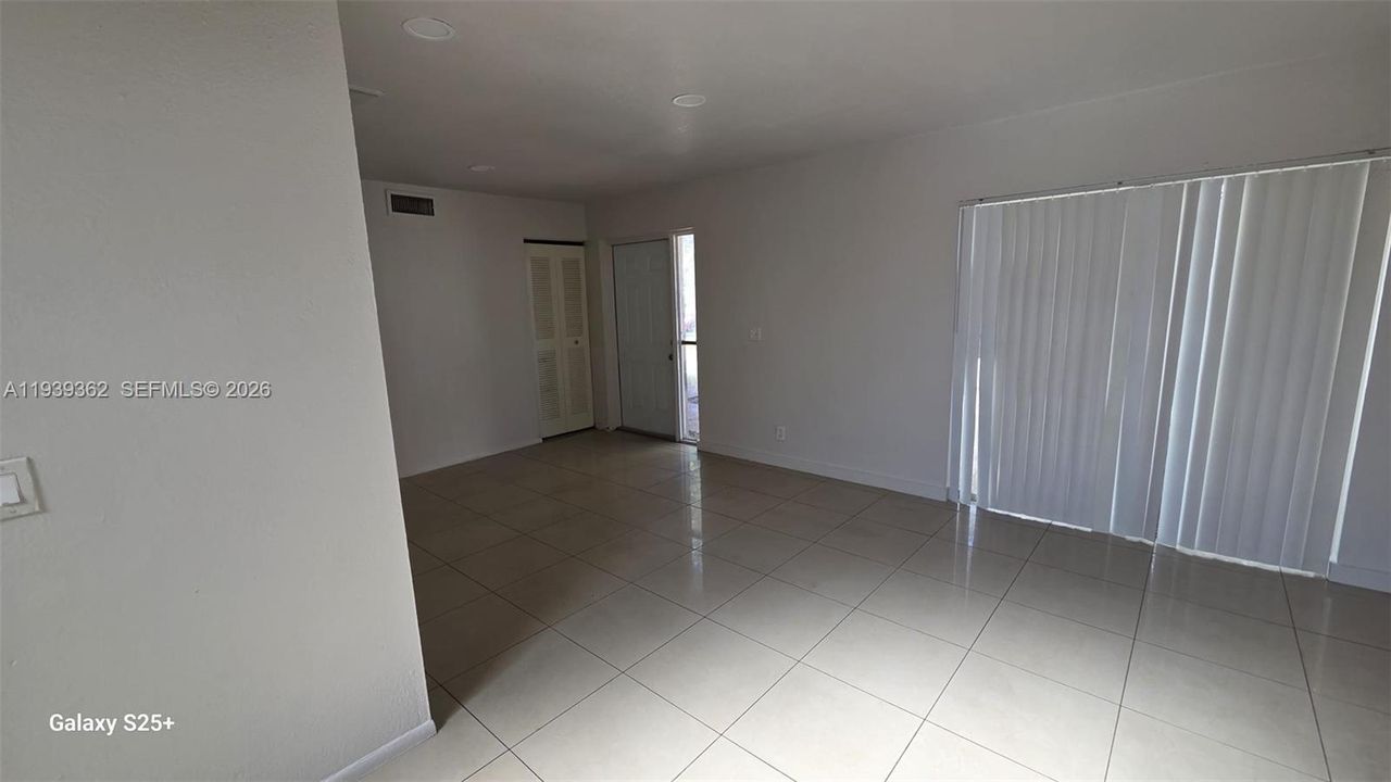 For Rent: $1,900 (2 beds, 2 baths, 868 Square Feet)