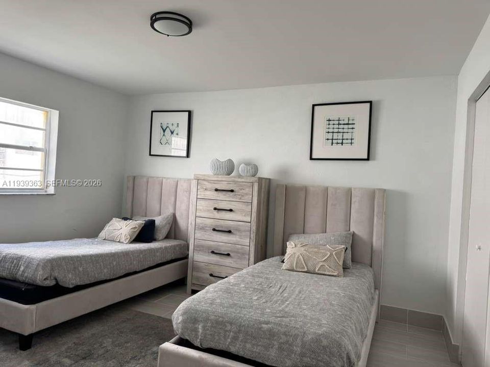 出租: $2,000 (2 贝兹, 1 浴室, 0 平方英尺)