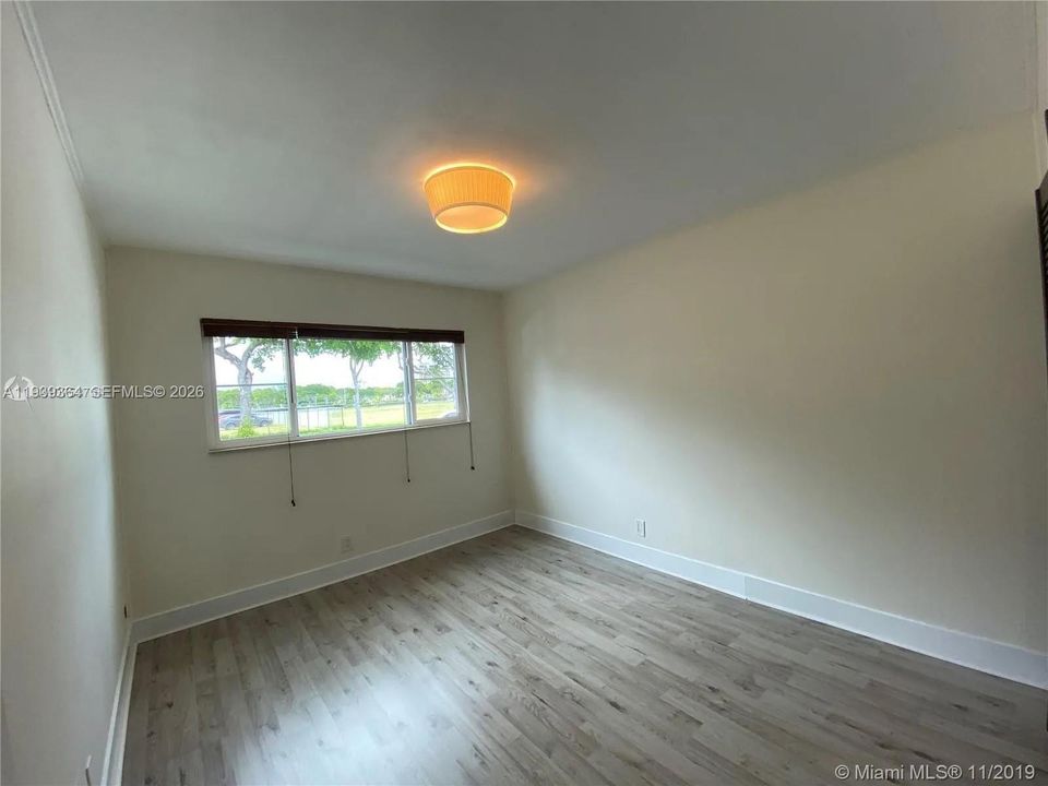 出租: $2,000 (2 贝兹, 2 浴室, 965 平方英尺)