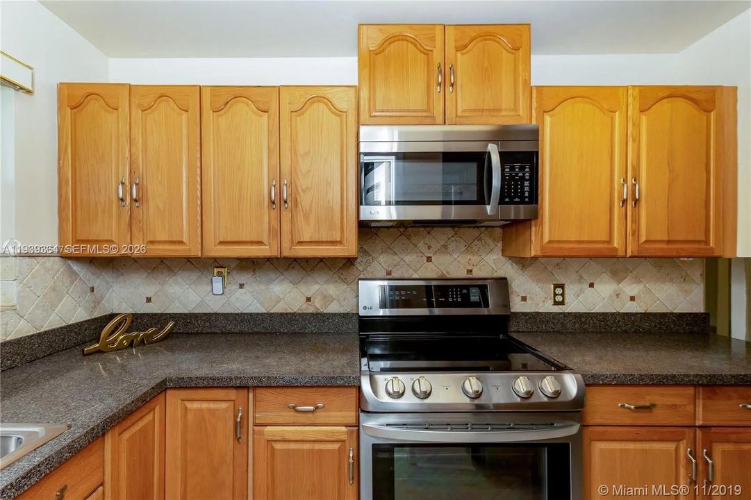 出租: $2,000 (2 贝兹, 2 浴室, 965 平方英尺)