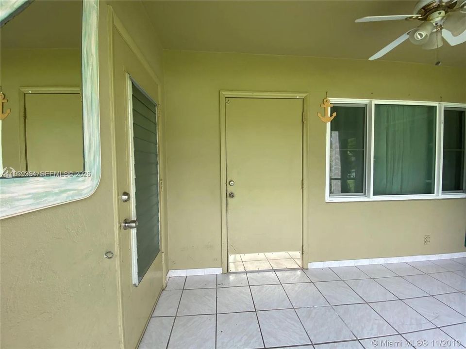 出租: $2,000 (2 贝兹, 2 浴室, 965 平方英尺)