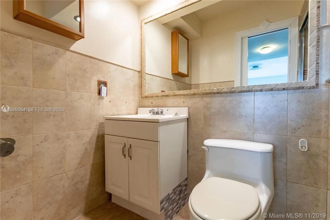 出租: $2,000 (2 贝兹, 2 浴室, 965 平方英尺)