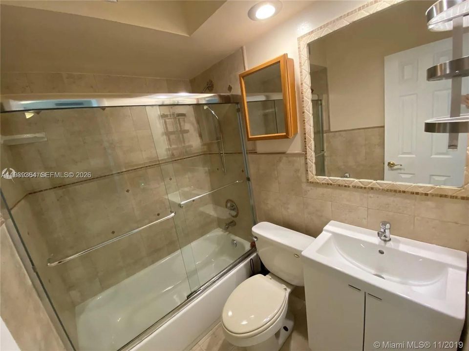 出租: $2,000 (2 贝兹, 2 浴室, 965 平方英尺)